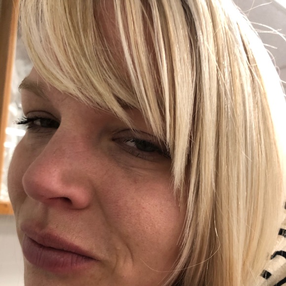 Meet your Posher, Jennifer - Picture 1 of 1